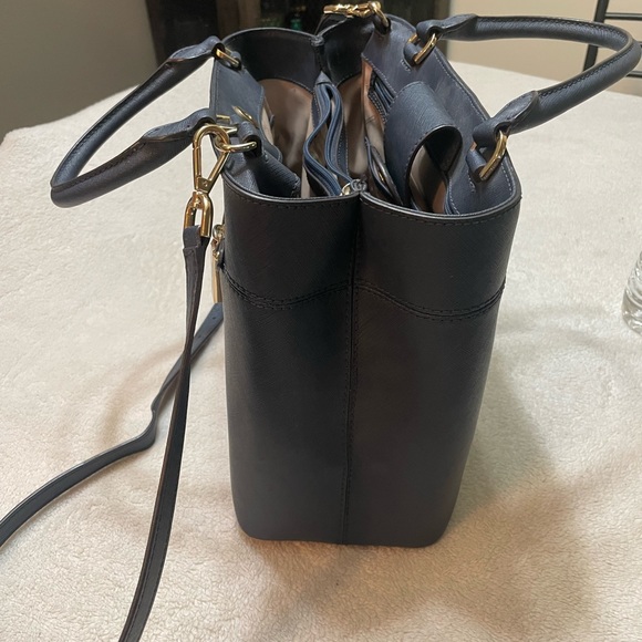 Michael Kors Hailee satchel w/ crossbody strap - Picture 11 of 16